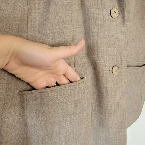 Lands' End Tan Blazer Suit Jacket Career Size 10P Uniform Coat 2 button - Picture 4 of 8